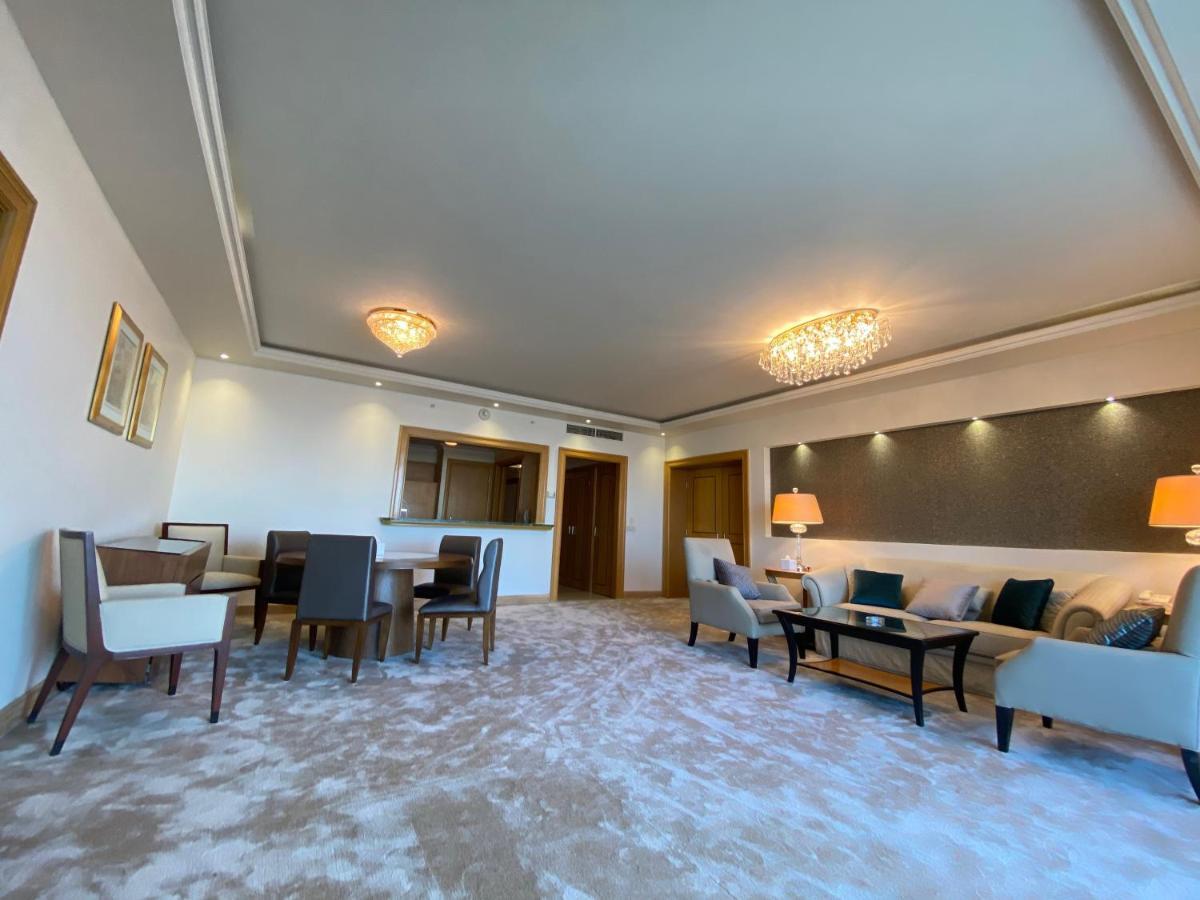 Chez Haytham At Four Seasons Nile Plaza Residential Suite Kairo Bagian luar foto