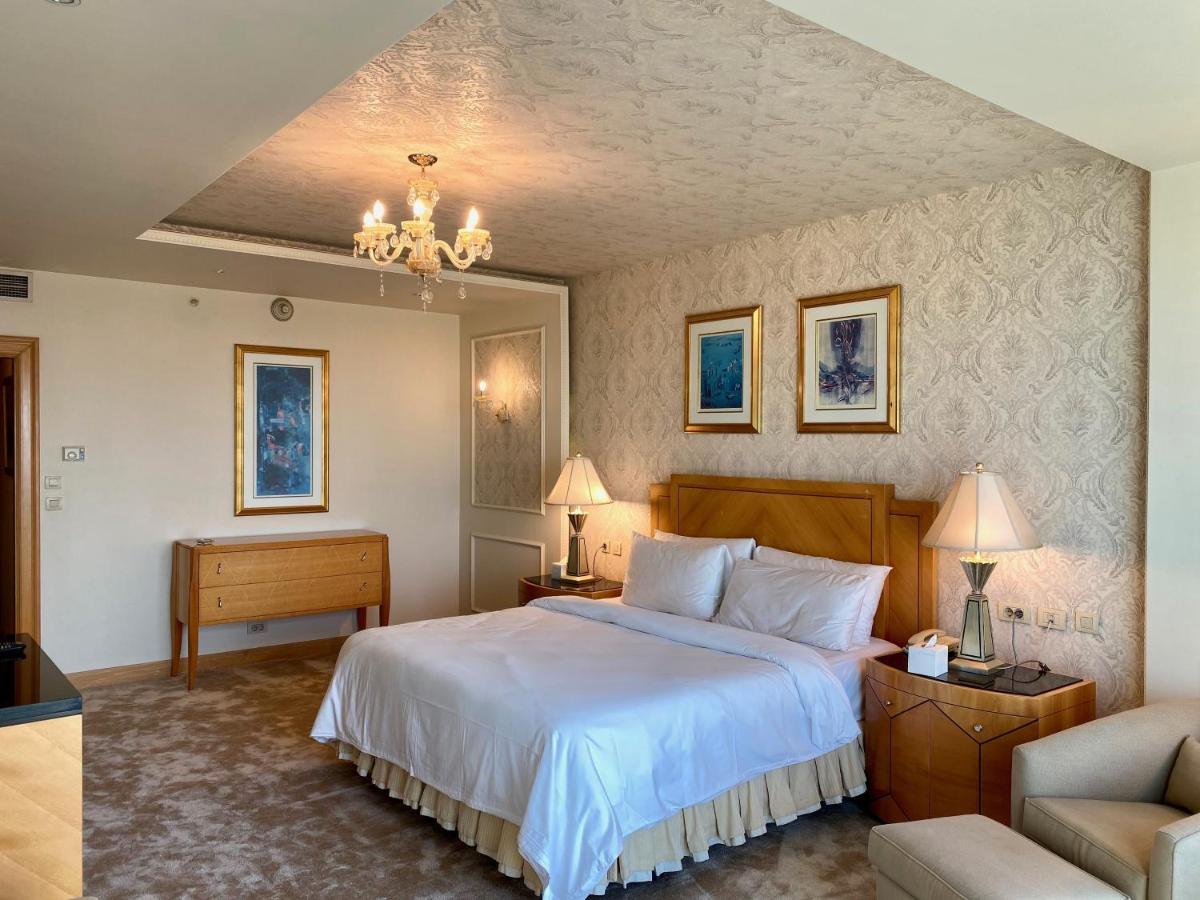 Chez Haytham At Four Seasons Nile Plaza Residential Suite Kairo Bagian luar foto