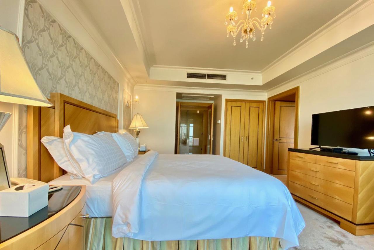 Chez Haytham At Four Seasons Nile Plaza Residential Suite Kairo Bagian luar foto