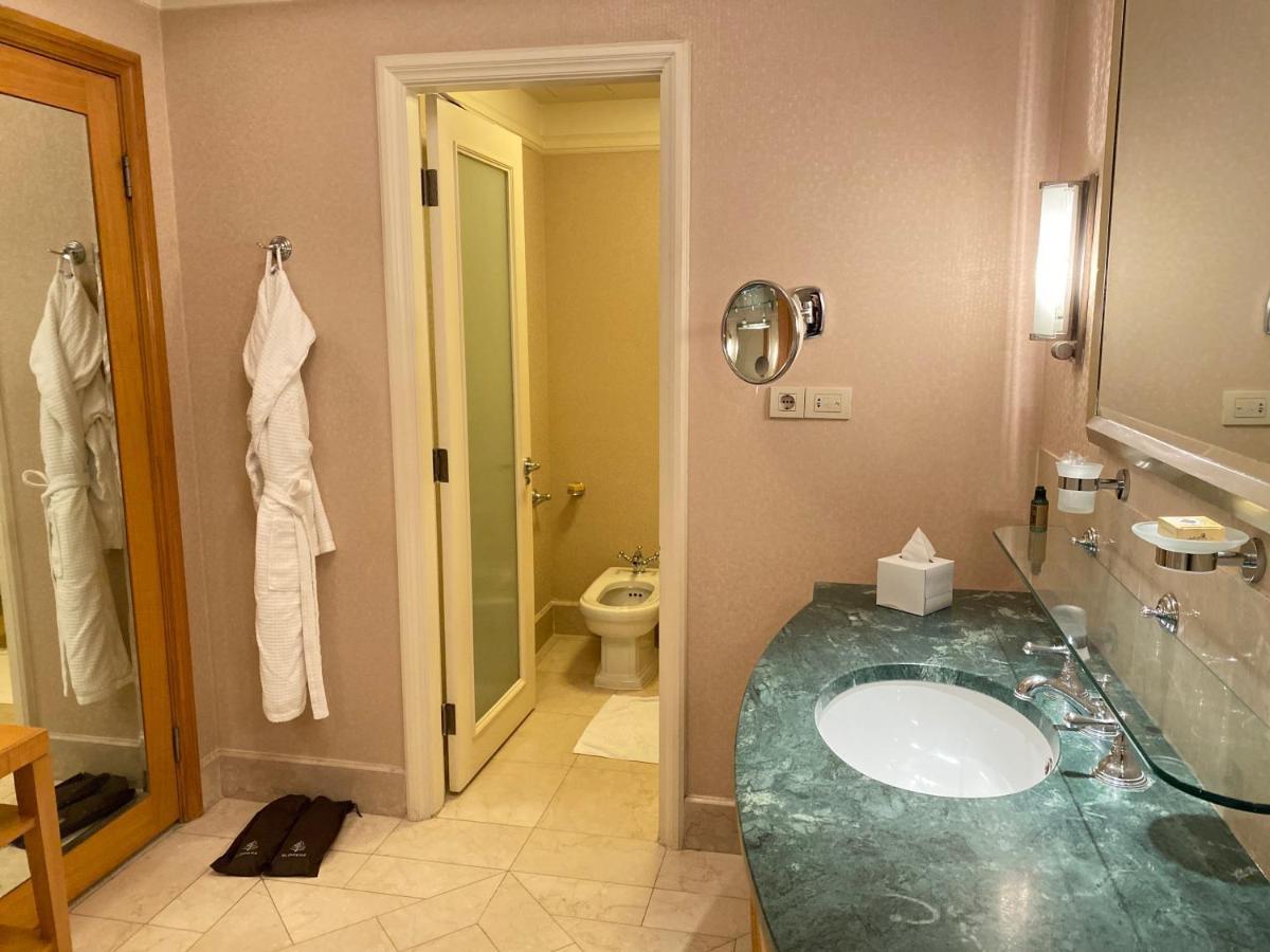 Chez Haytham At Four Seasons Nile Plaza Residential Suite Kairo Bagian luar foto