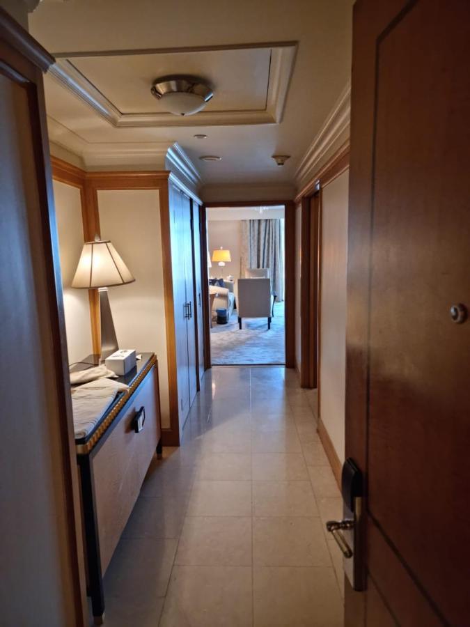 Chez Haytham At Four Seasons Nile Plaza Residential Suite Kairo Bagian luar foto
